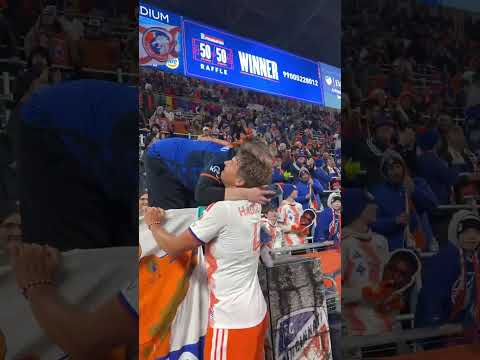 FCC fans, we see you. 🧡💙