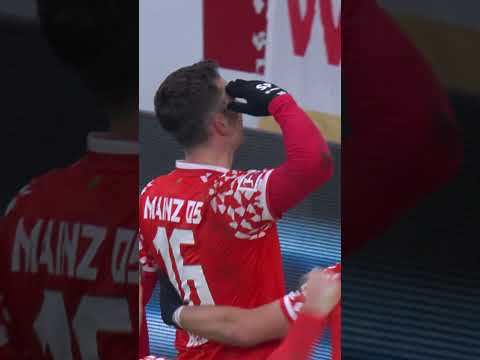 WAIT FOR IT… 👀 Stefan Bell 🤝 100. Sieg mit Mainz 05 ❤️🤍