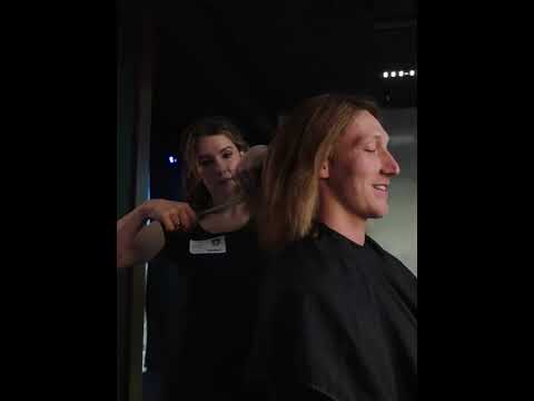 A behind-the-scenes peak at Trevor Lawrence's new look ✂️🤣 (via @Jaguars/X)