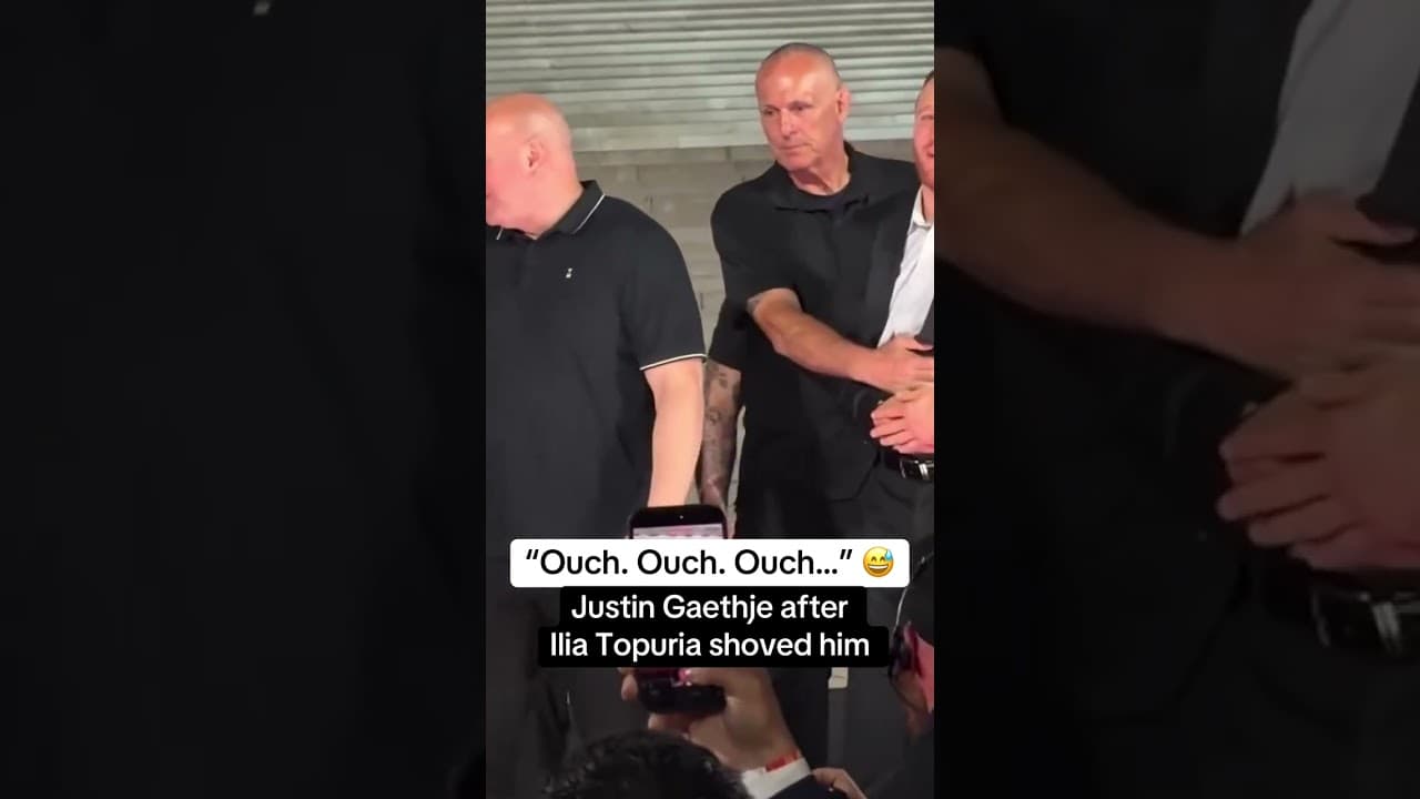 Justin Gaethje was smiling after Ilia Topuria shoved him during their faceoff 😅 (via @danawhite/TT)