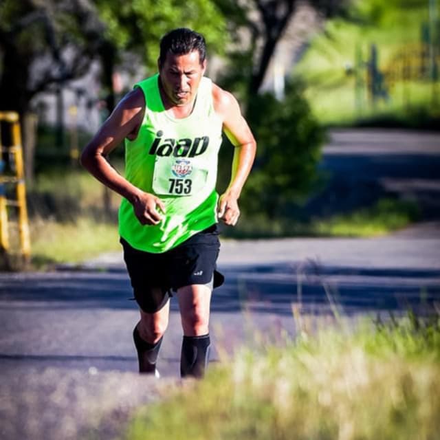 S2E007- THE AMERICAN DREAM/ Former Pro Runner and local legend Jose Iñiguez
