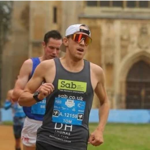 TOM VICKERY Elite triathlete runner and adventurer.