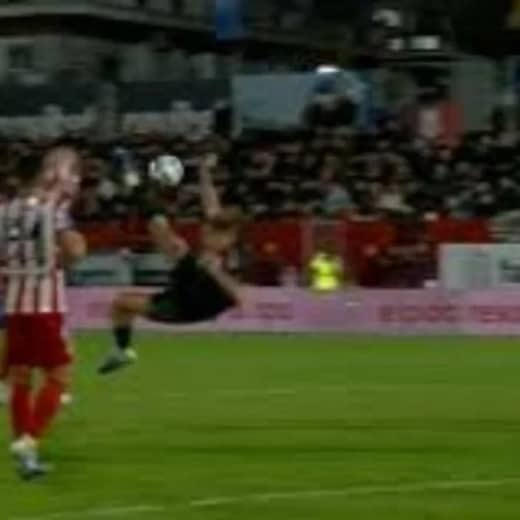 Ποδοσφαιρική μαγεία με το "ψαλιδάκι" του Γεντβάι!