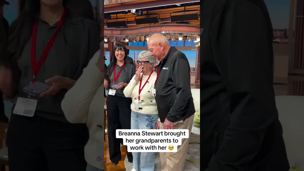 Breanna Stewart’s grandparents had the sweetest reaction (Via @breannastewart30/TT)