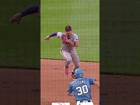 The awareness from Willy Adames to still get an out here with the game on the line 🤯