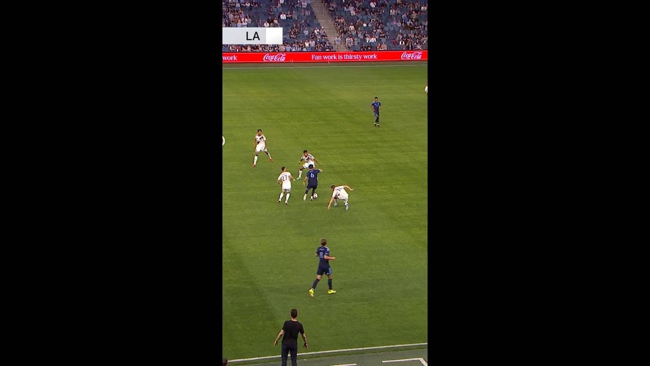 Calvin Harris puts Sporting up 3-0!