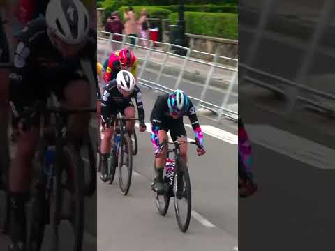 Mischa Bredewold with a fantastic kick to take the opening stage of Itzulia Women π