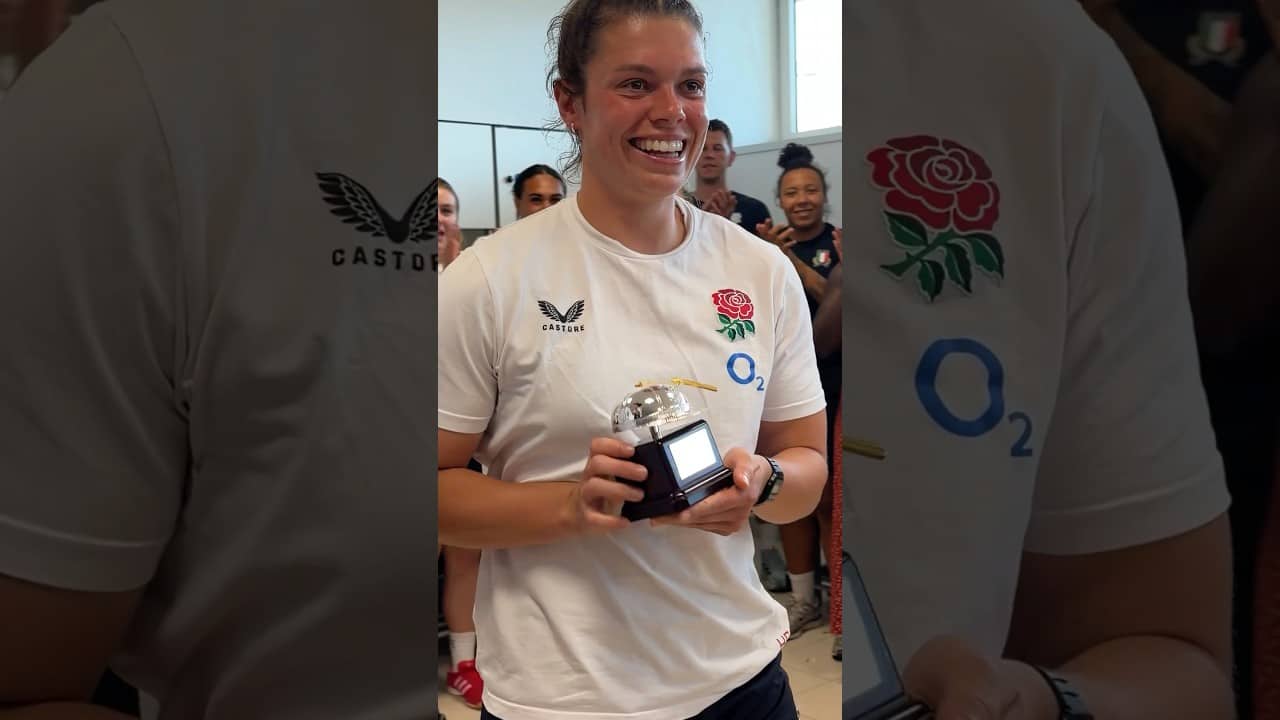 A special moment for ‘one of a kind’ Helena Rowland ❤️ @o2ukofficial #WearTheRose