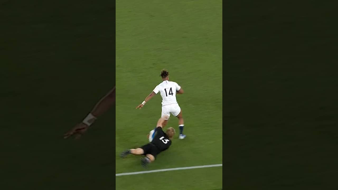 Manu Tuilagi finishes off an incredible try against the All Blacks 🤩 #englandrugby #rugby