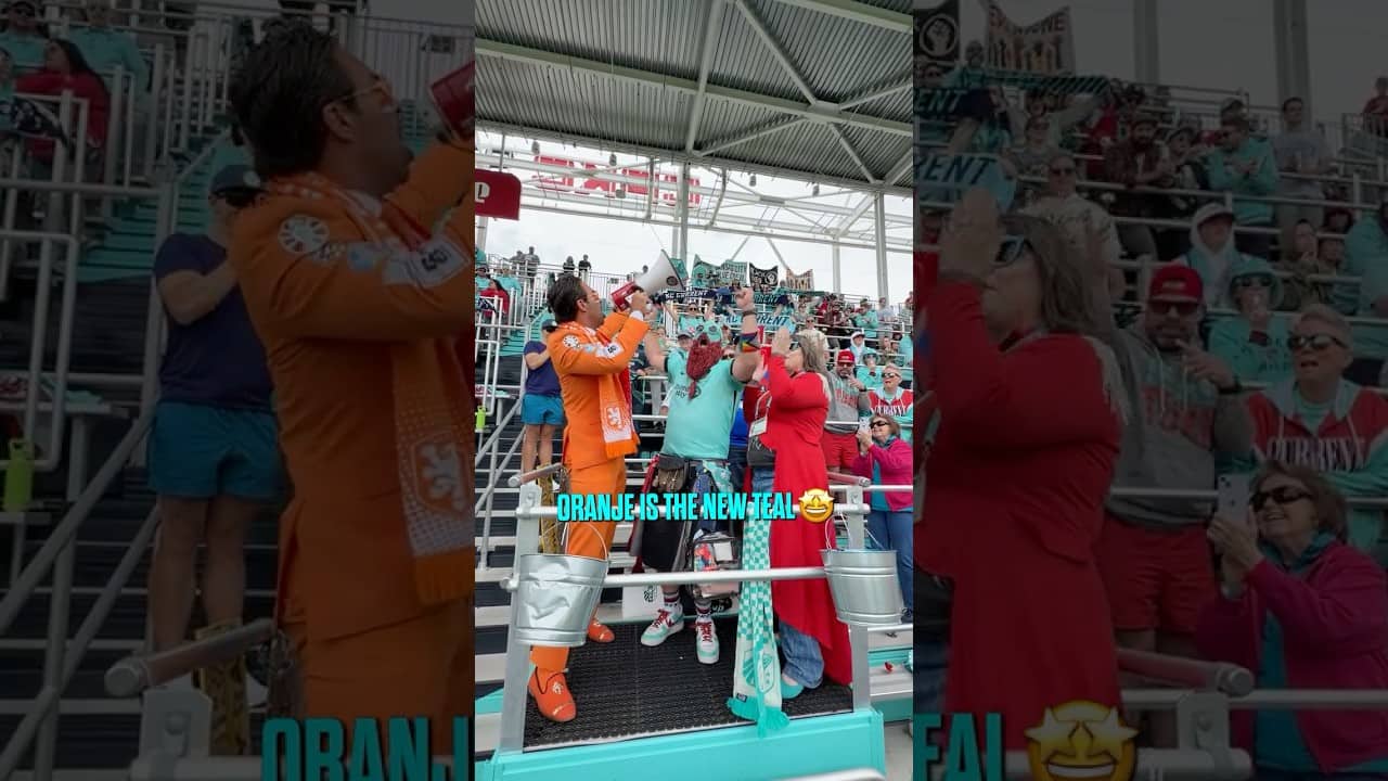 Oranje Man meets Teal Man 🤝 #kansascity #soccer #worldcup #netherlands #onsoranje