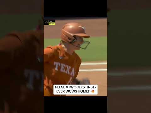 The Texas career HR leader opens up the scoring vs. Tennessee šŖ