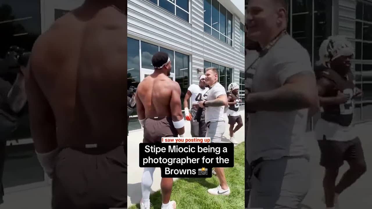 Stipe Miocic got lifted by Myles Garrett π
(via browns/TT)