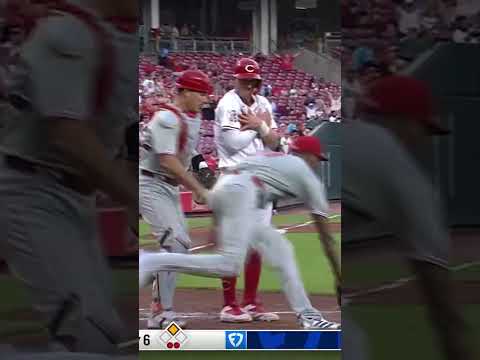 Noelvi Marte comes all the way around to score 🤯