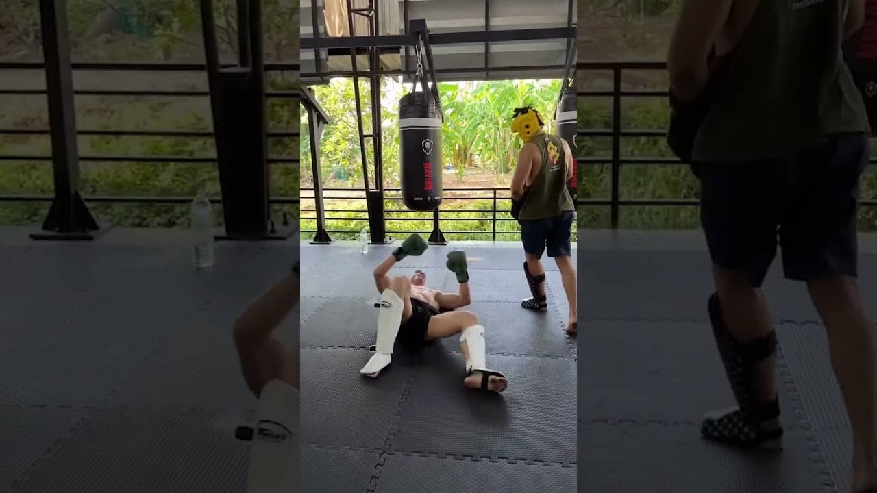 Perfect landing ๐ฌ Can Petchtanong drop Ben Woolliss at ONE Fight Night 43?