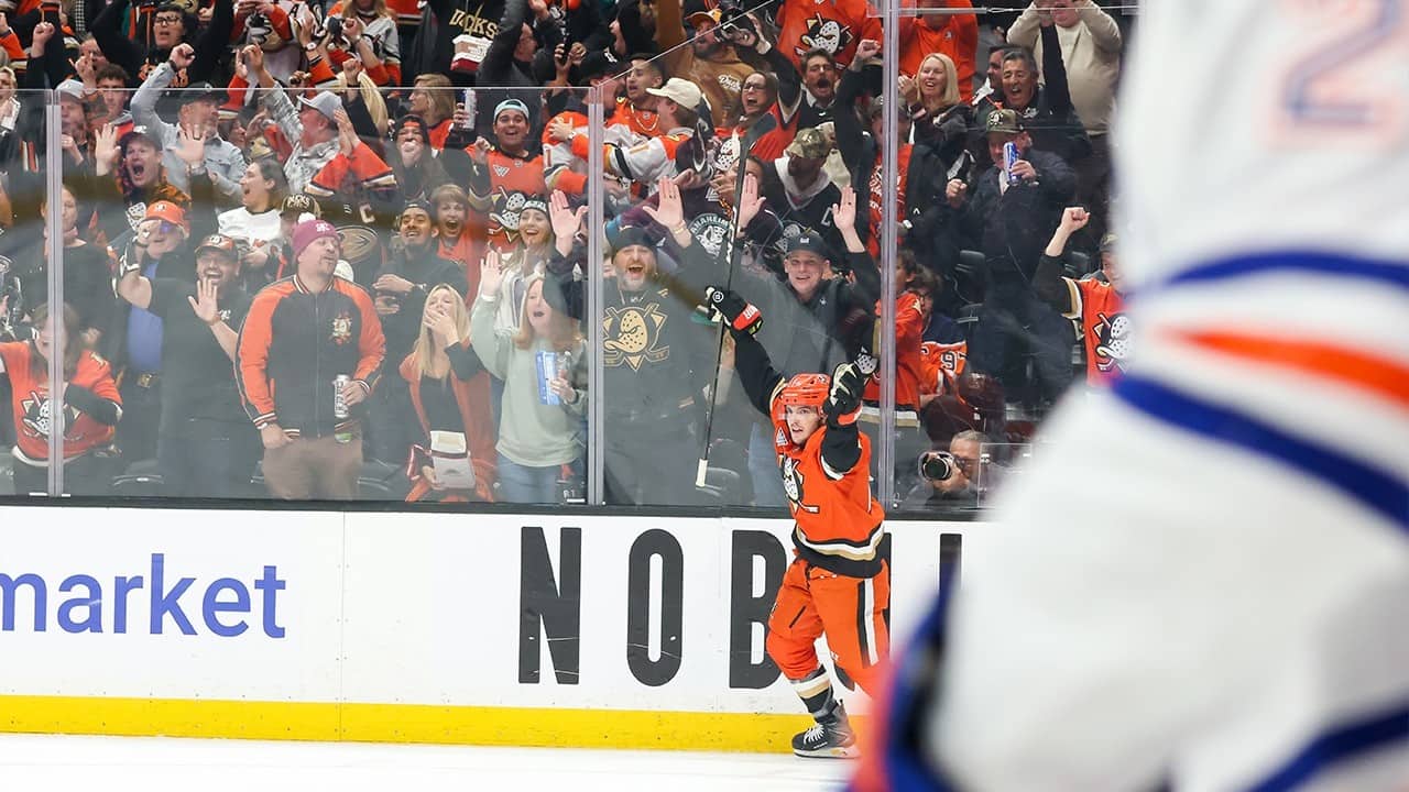 Ducks strike for 2 GOALS in 42 SECONDS!