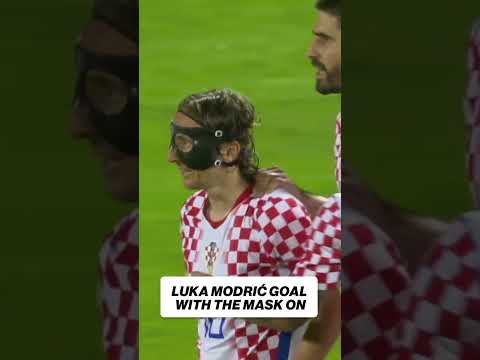 Masked Luka Modrić is locked in right before the FIFA World Cup 🇭🇷