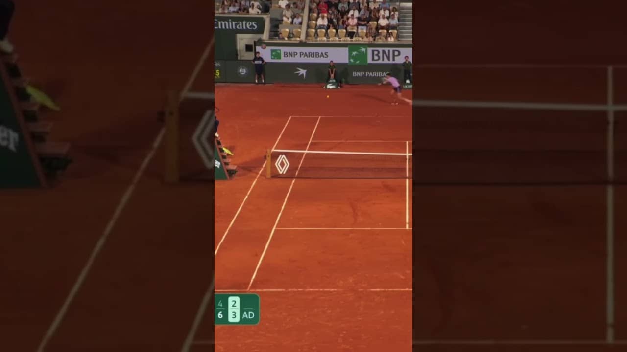 Berrettini’s magic point to win the game ✨#Berrettini #RolandGarros #SportsTiktok #Tennis