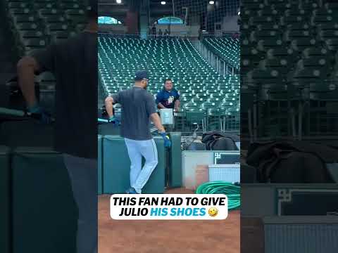 A fan dared J-Rod to hit a sign during BP and put his shoes on the line … bad move 🤣