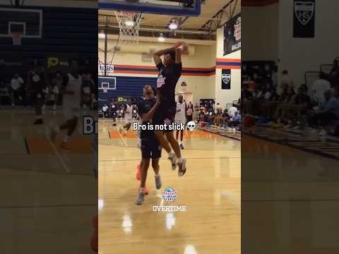 I was like no way he just got voluntary dunked on by his teammate π