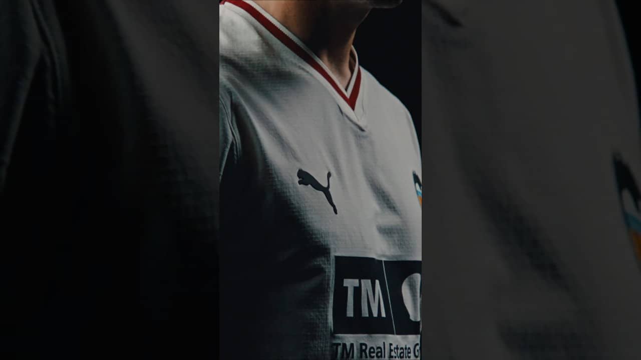 Blanco y Rojo Torino 🦇 | VALENCIA CF