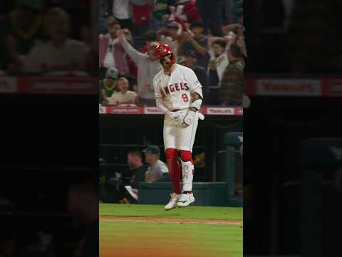 ZACH NETO DELIVERS A WALK-OFF HOME RUN 😤