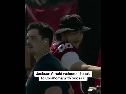 Jackson Arnold faced boos when entering the stadium 😳