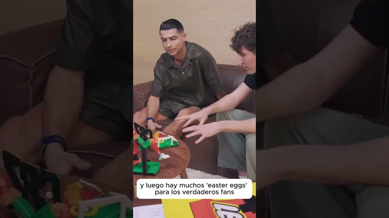 Ronaldo meets LEGO Ronaldo π€© (via @lego/IG)