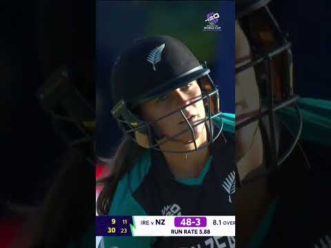 Cara Murray gets the big wicket of Melie Kerr and Ireland are ecstatic 😍 #T20WorldCup