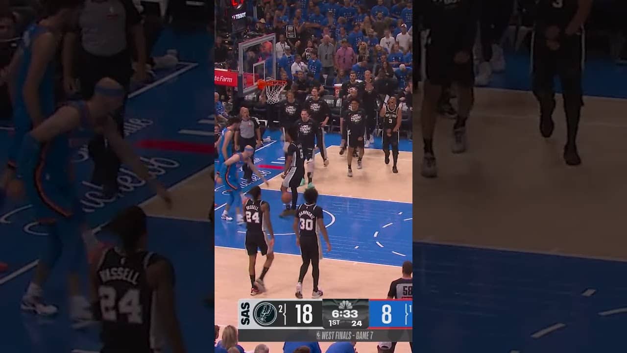 STEPH PUTBACK OMG 😱 #spurs #nba #playoffs #stephoncastle