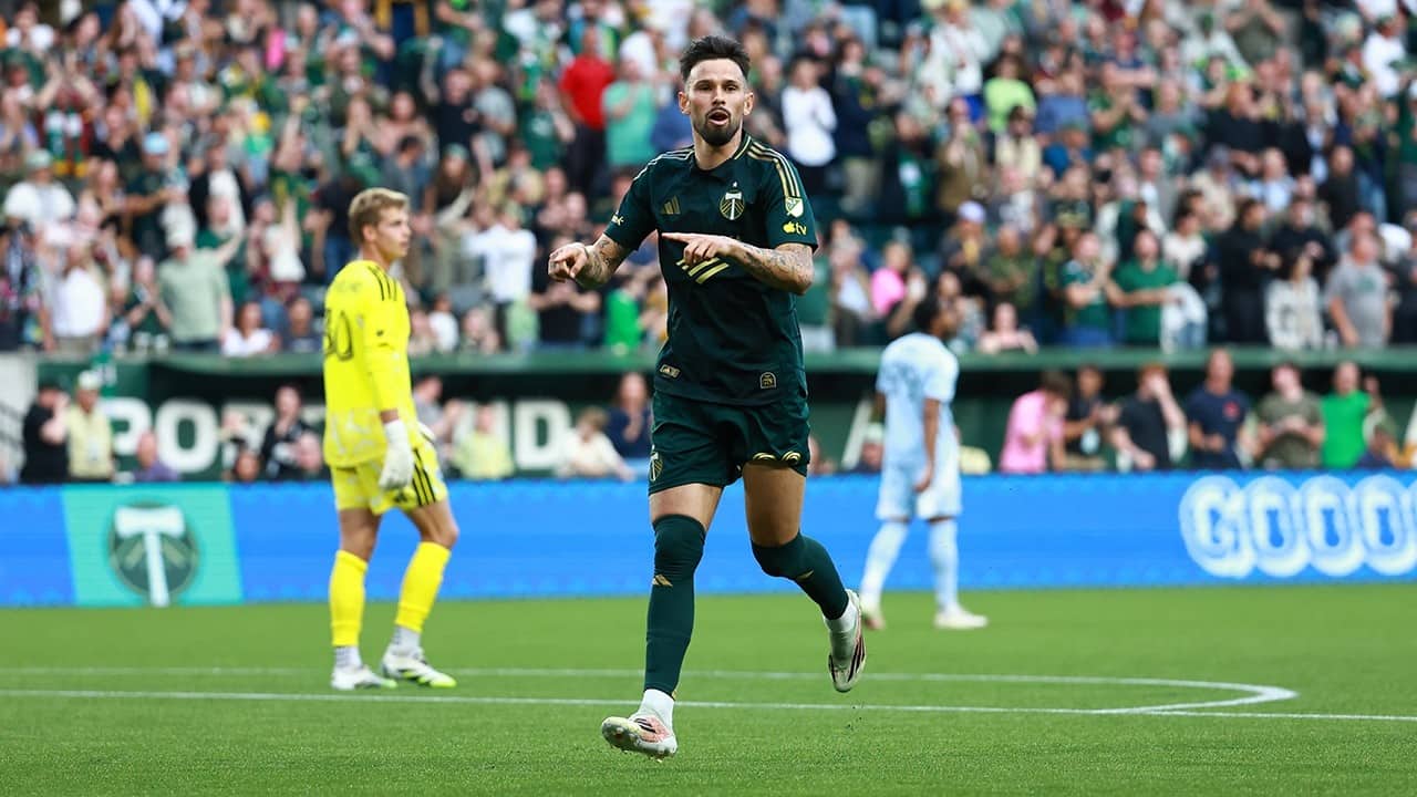 GOLAZO | Kristoffer Velde fires home a beauty against Sporting