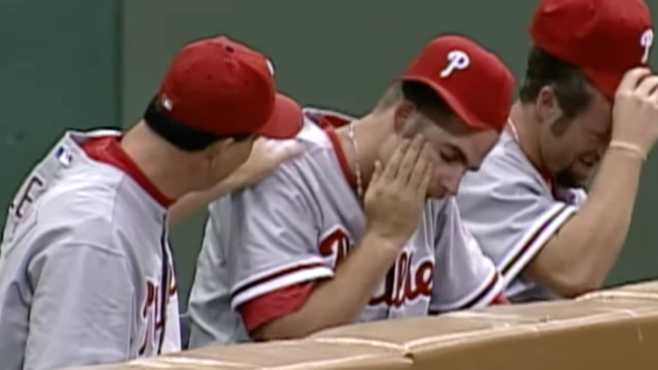 Dan Plesac pretends to punch fellow teammate Dave Coggin ... again 🤣