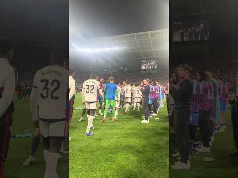 A guard of honour for our opponents π β€οΈπ€ #crystalpalace #uefa #champions