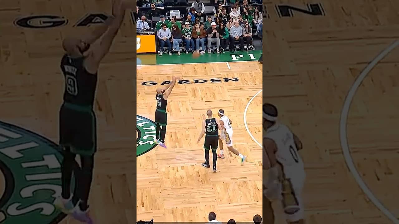 Derrick White with no time left ๐จ ๐จ ๐จ #celtics #nba #shorts