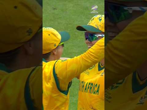 Marizanne Kapp strikes in the first over 😮💨 #T20WorldCup