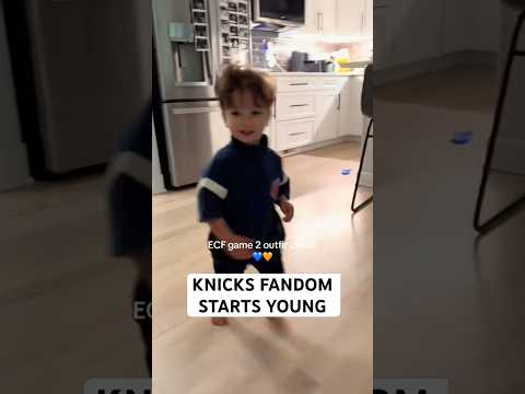 "Let’s go Knickss!" 🥹 This toddler was fitted (and hyped up) for Game 2 😆(Via: dana_bernardino/TT)