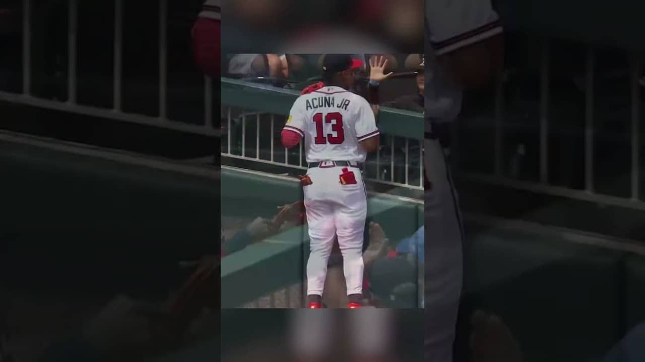 Ronald Acuña Jr. shared a moment with this young fan after making the catch! 🖐