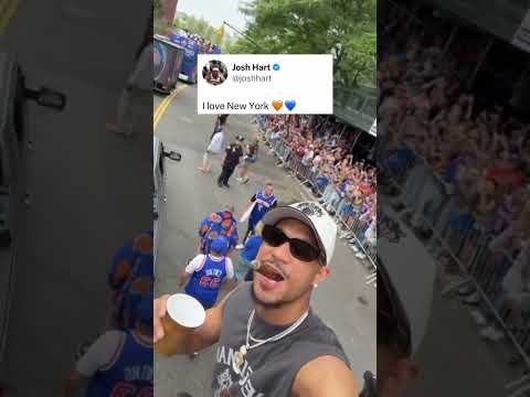 Josh Hart celebrates with fans at the Knicks Championship Parade ๐ ๐งก
