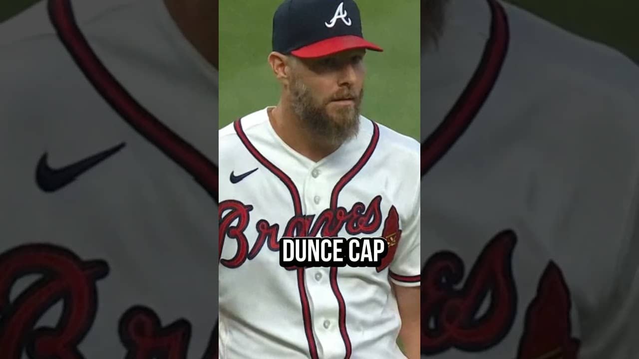 Chris Sale forgot how many outs there were...and panics. 🤣 #baseball #mlb