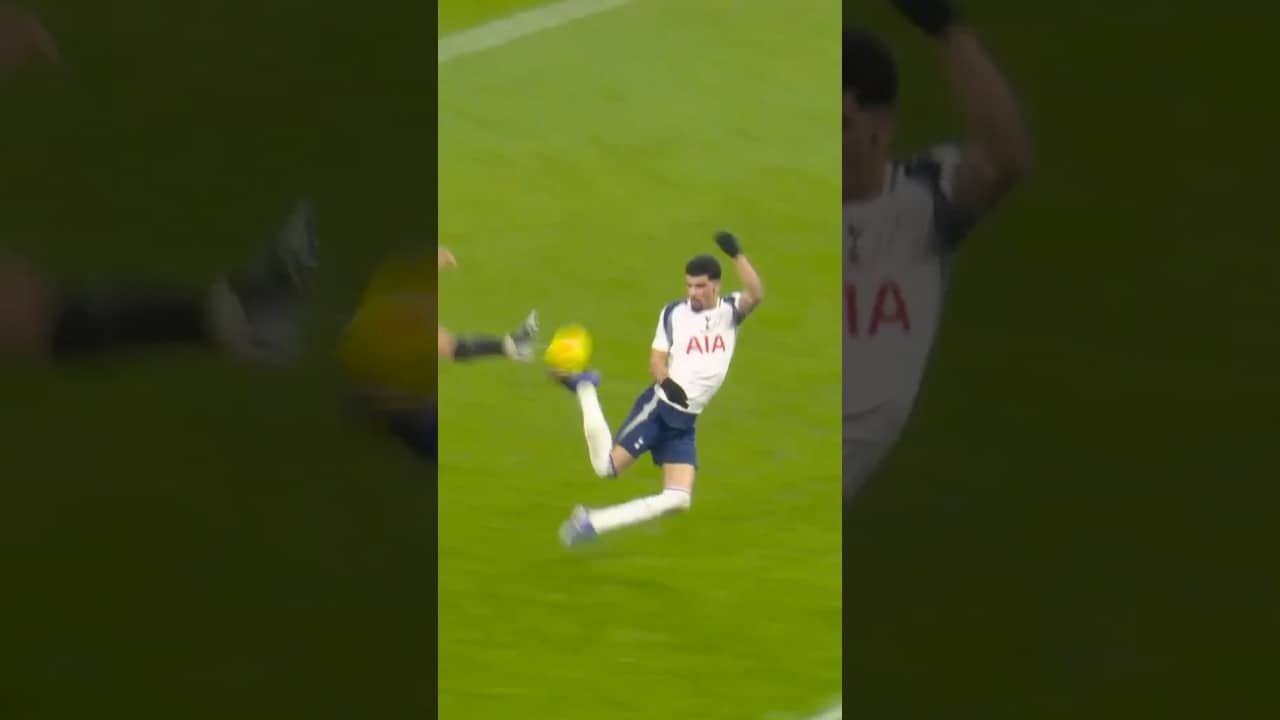 Solanke's stunning scorpion kick has been nominated for Premier League Goal of the Season š¦
