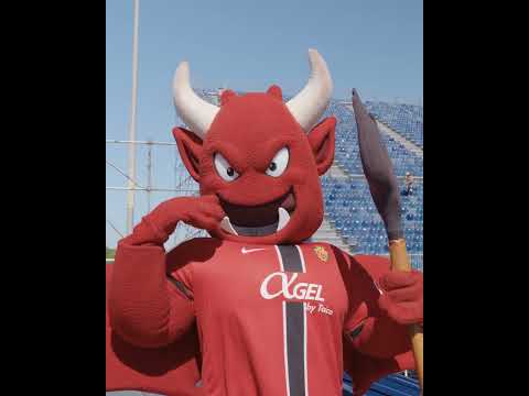 👹🎾 Dimonió visita a 𝐂𝐡𝐚𝐦𝐩𝐢, mascota del Vanda Pharmaceuticals Mallorca Championships | RCD Mallorca