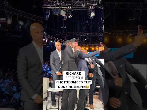 Richard Jefferson photobombed the selfie 😂 at the 2026 NBA Draft