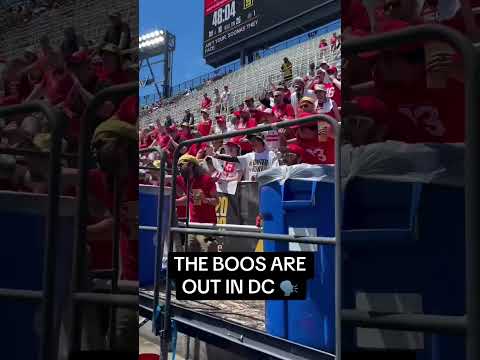 The DC Defenders fans arenโt holding back against Louisville before the game ๐