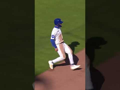 Nico Hoerner drives in the winning Cubs run in extras!