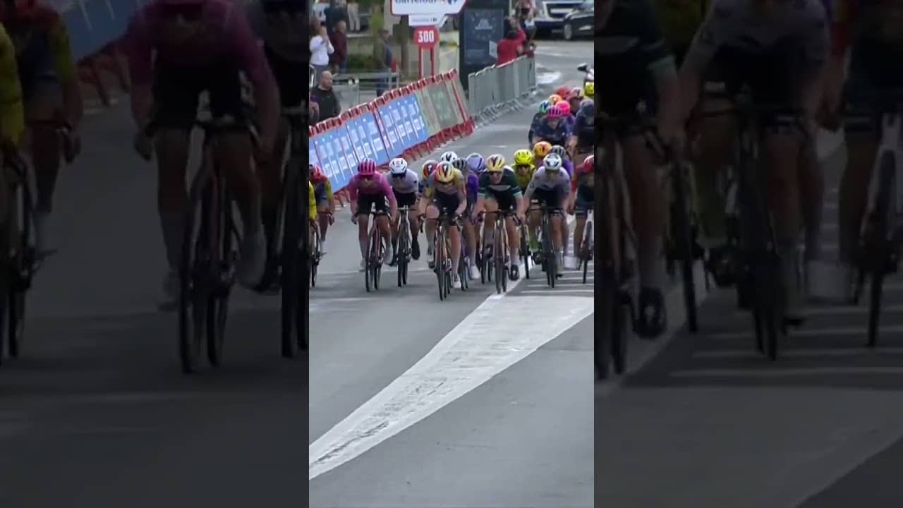 Shari Bossuyt takes the biggest win of her career! π€― The Belgian dominated the sprint on Stage 2.