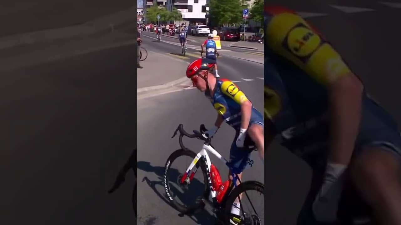 Down like skittles ๐ณ ๐ฉ The breakaway get a roundabout all wrong at the Tour de Romandie.