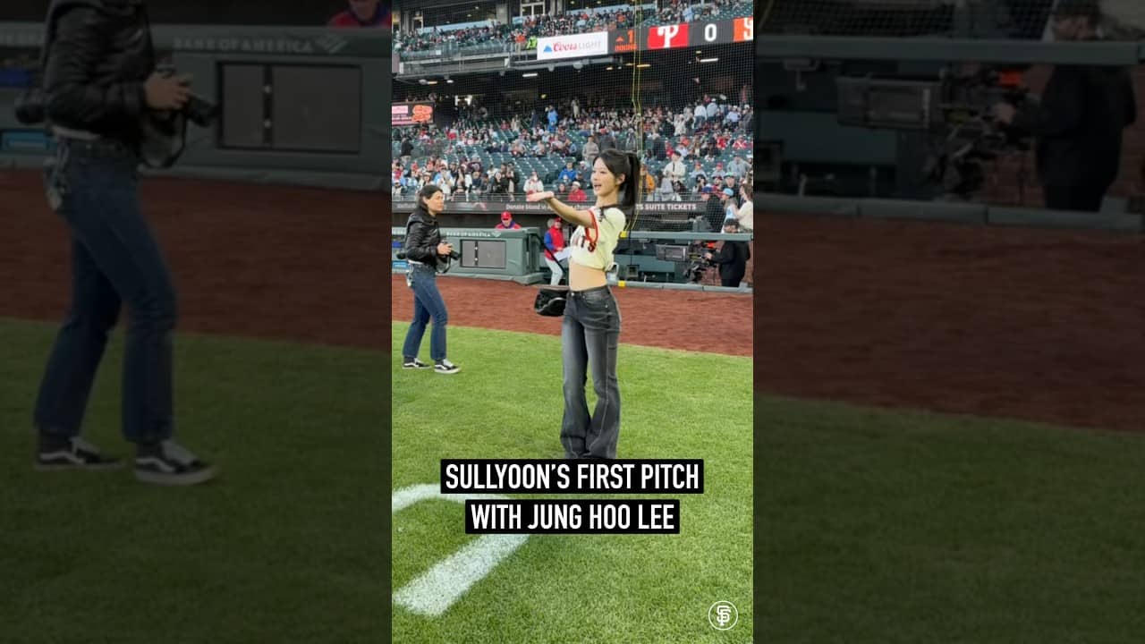 Sullyoon of NMIXX throws the first pitch to Jung Hoo Lee