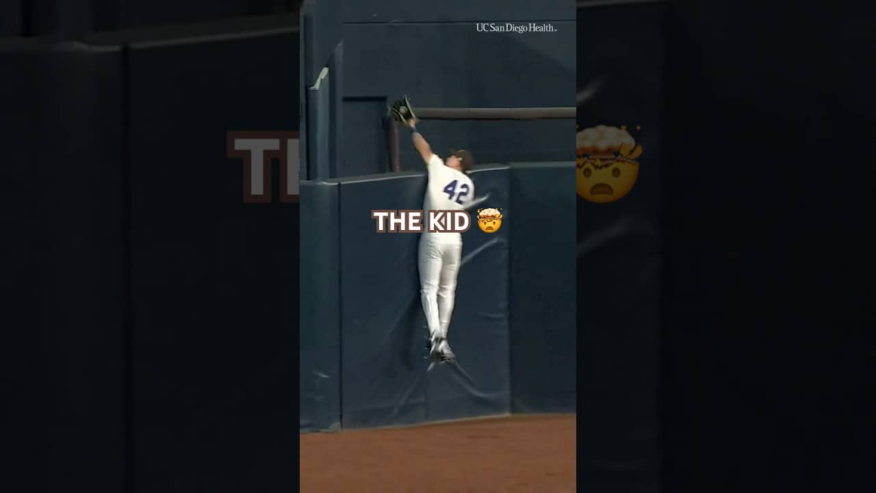 The Kid just keeps on doing what he does best 🤯 #mlb #padres #baseball #highlights #catch