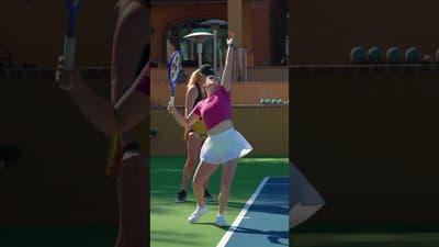 Platform vs Pinpoint Serve For Tennis - Which is BETTER? Jamie Loeb Explains!