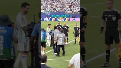 Greatness meets greatness at the #worldcup 🤯 #soccer #goats #messi #kansascity