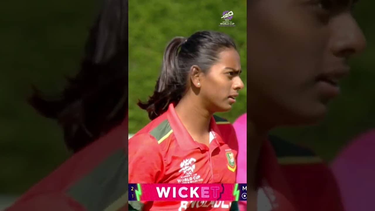 BOWLED! That’s trademark Marufa Akter, striking early with vicious swing 🔥